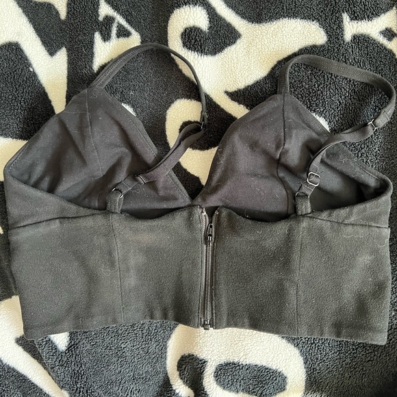 Aritzia crop top - Picture 2 of 3